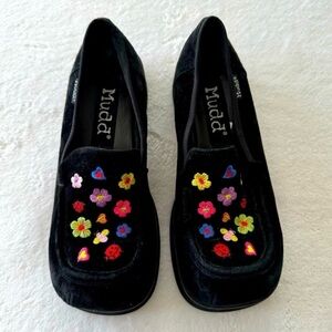 Rare Mudd Floral Embroidered Loafers 8.5
